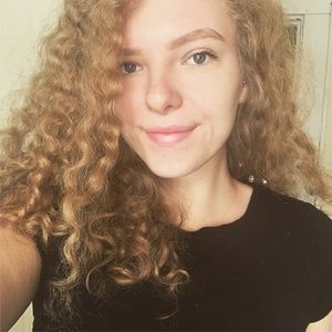 Meet your Posher, Abigail